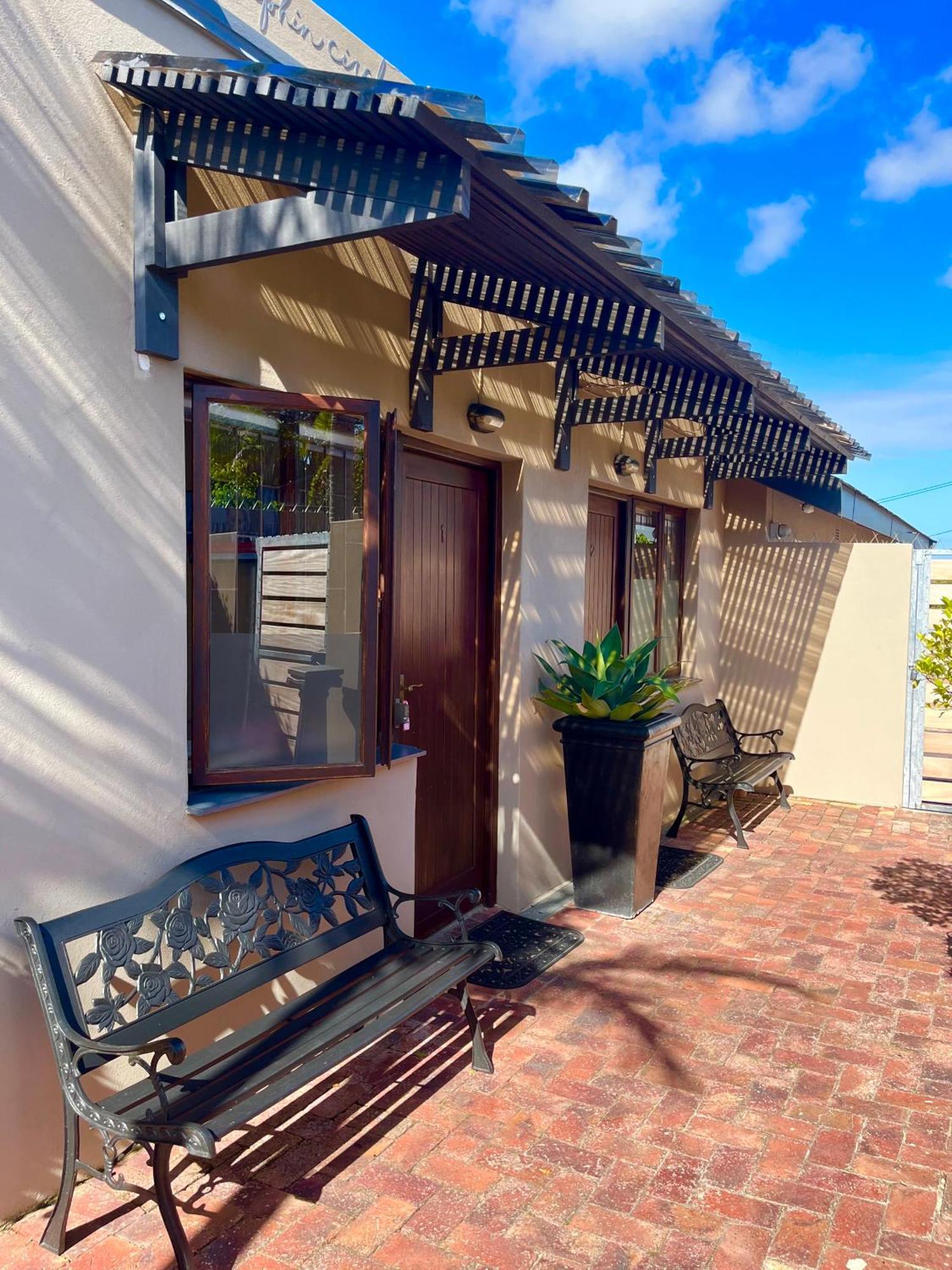 Dolphin Circle Bed And Breakfast Plettenberg Bay Exterior foto