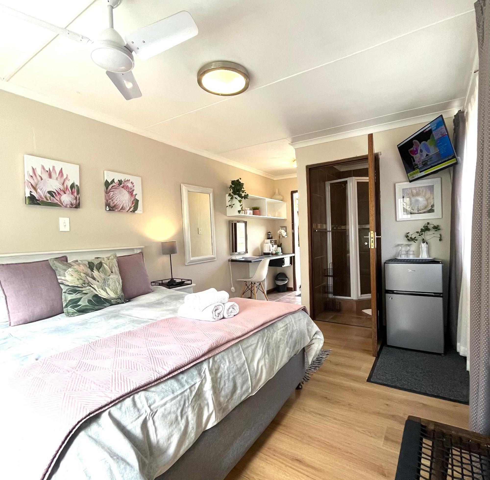 Dolphin Circle Bed And Breakfast Plettenberg Bay Habitación foto