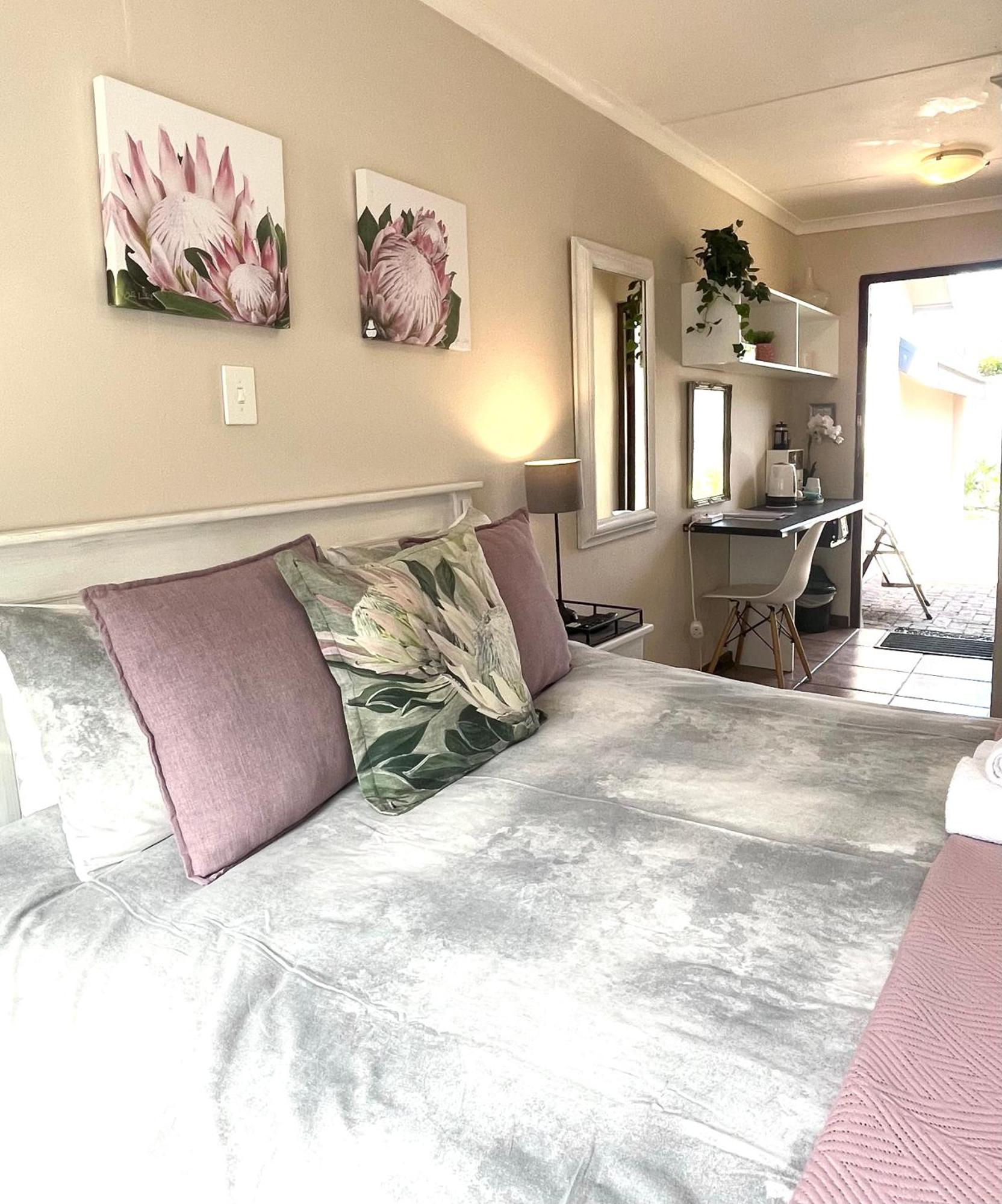 Dolphin Circle Bed And Breakfast Plettenberg Bay Exterior foto